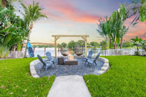 BEST Pvt Lakefront Villa Heated Pool Terrace Kayak